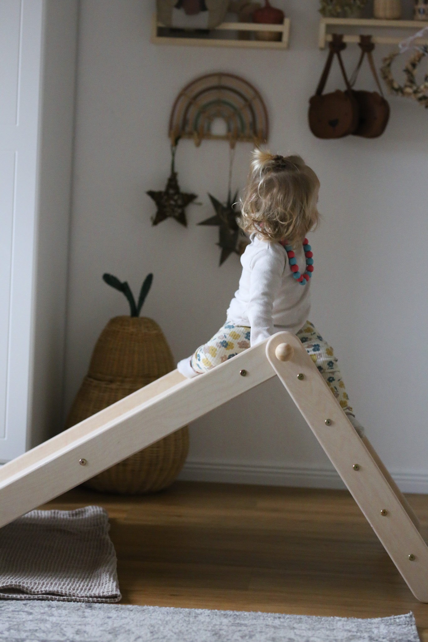 Bewegungs- & Lernspielzeug aus Naturmaterialien von Kletterling Holzspielzeug für Kinder